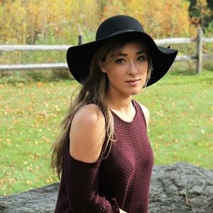 Meet your Posher, Emileigh